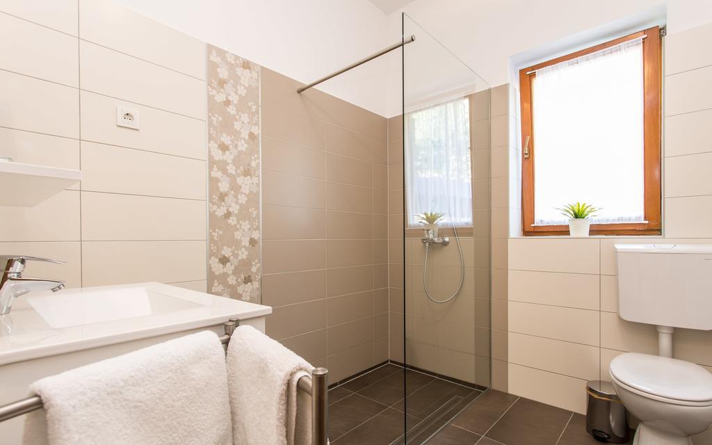 Apartments Frgacic バスカ エクステリア 写真